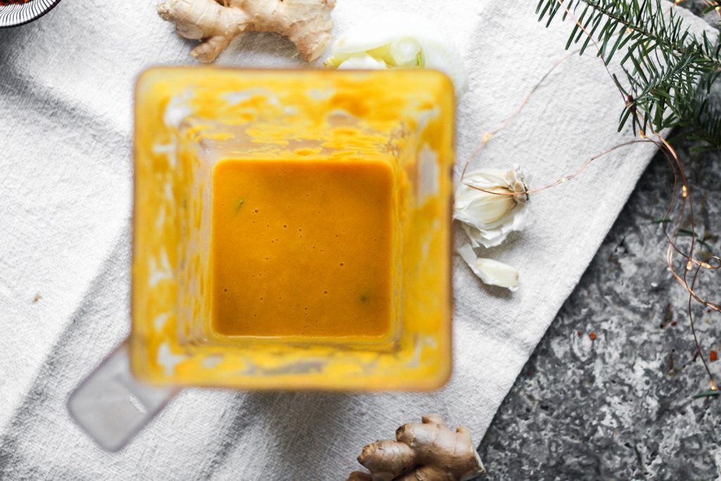 Spiced carrot bisque with hemp
