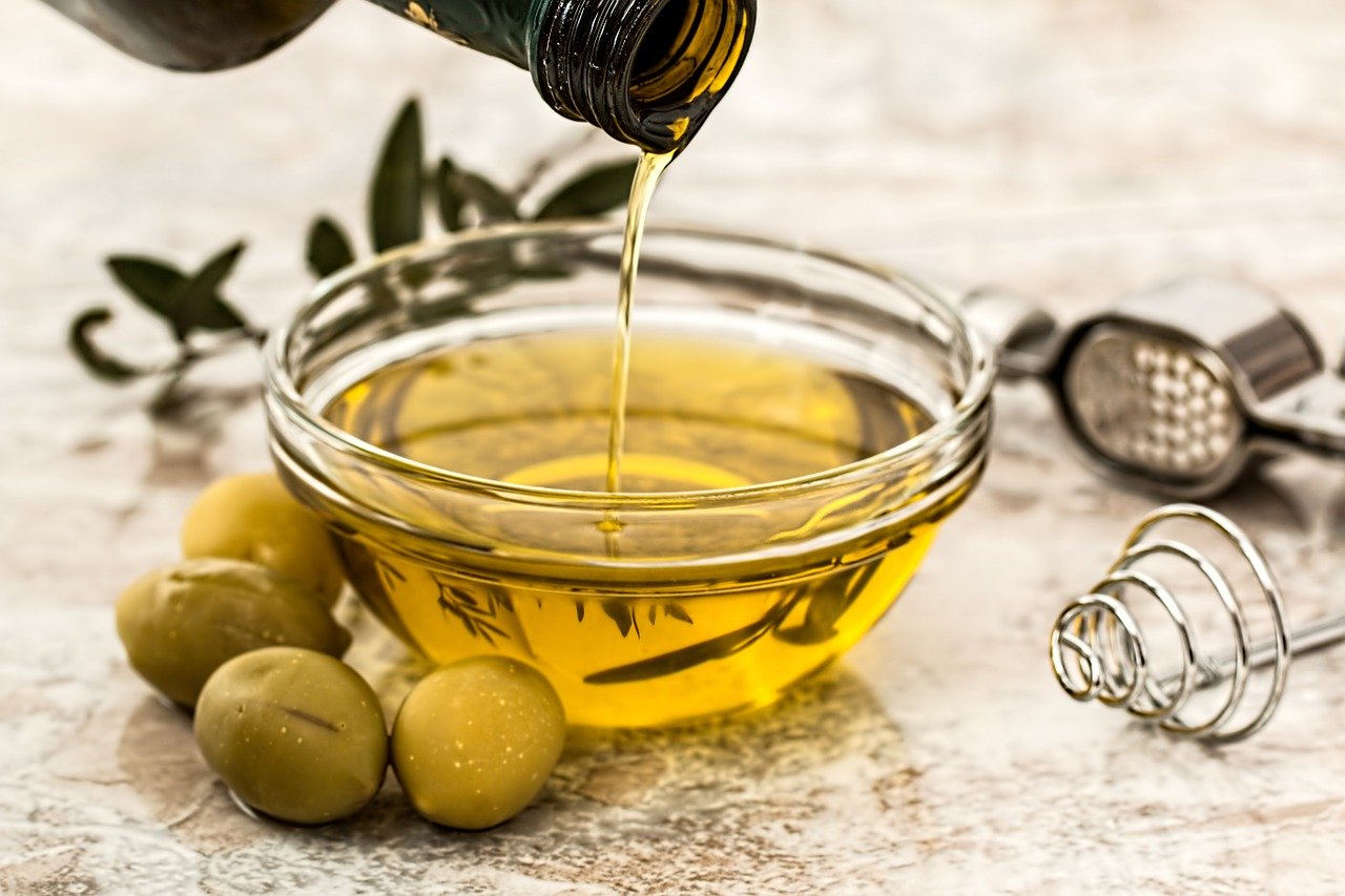 Benefici dell'olio d'oliva: l'olio d'oliva fa bene?